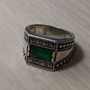 Sterling silver green gem men's ring .stamped 925 ss.